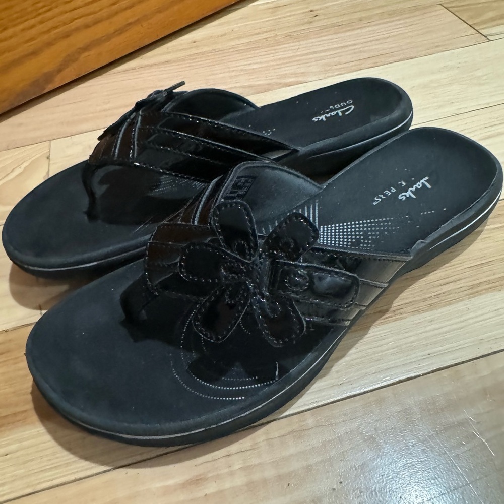 CLARKS WOMENS BRINKLEY FLORA SANDALS - BLACK PATENT SZ 7
